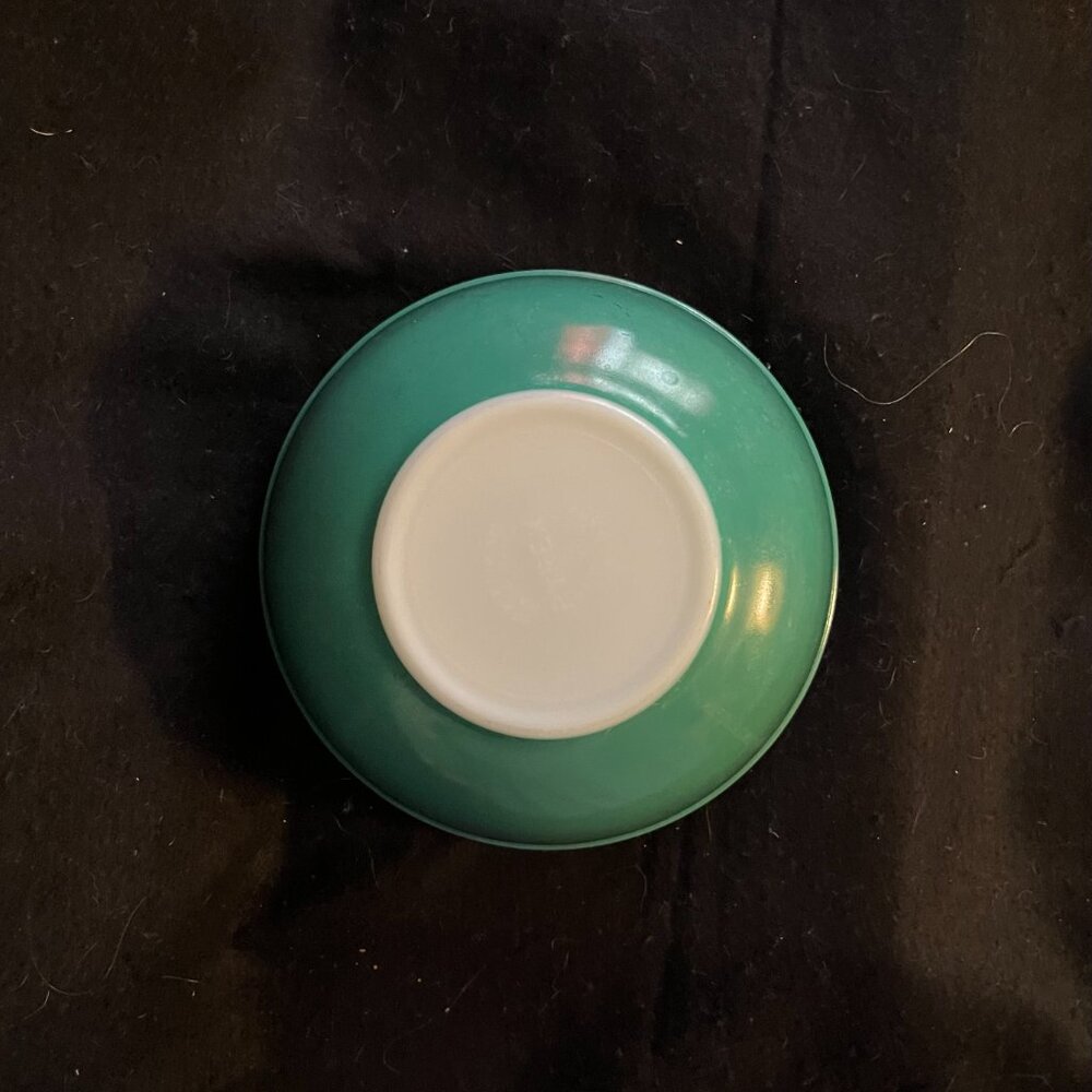 Vintage Pyrex ‘Primary Green’ Nesting Mixing Bowl 8 ¾” - Picture 3 of 9